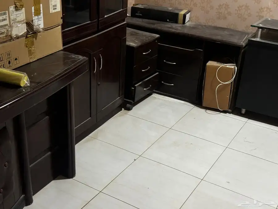 اثاث للبيع كنب ومكتب ومكيف شباك 8
