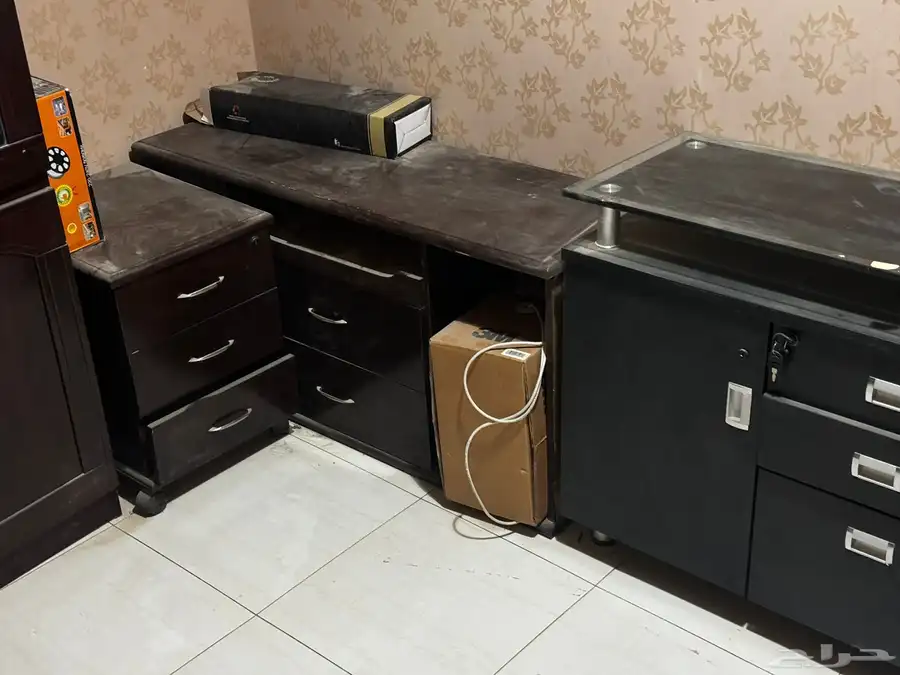 اثاث للبيع كنب ومكتب ومكيف شباك 12
