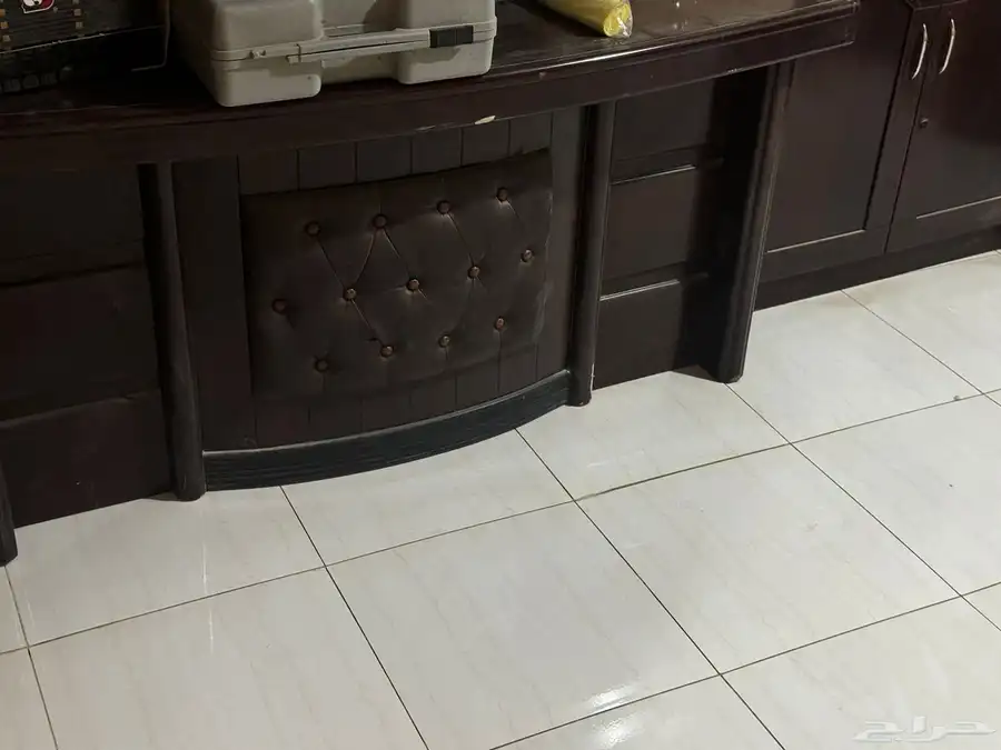 اثاث للبيع كنب ومكتب ومكيف شباك 6