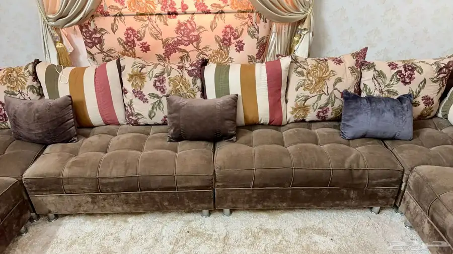 اثاث للبيع كنب ومكتب ومكيف شباك 3