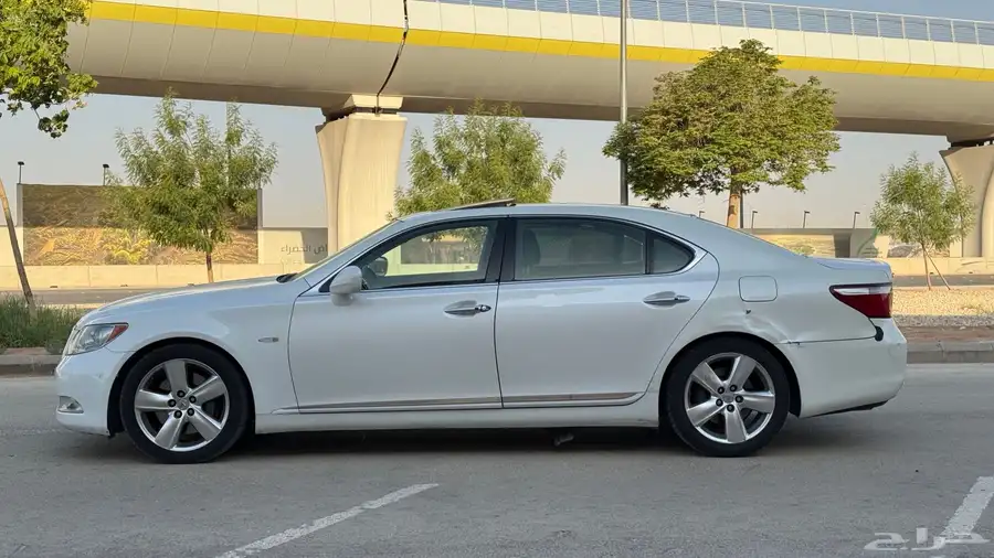 لكزس ls460L موديل 2008 فل 6
