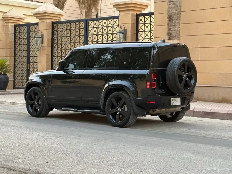 ديفندر 2023 HSE V6 10