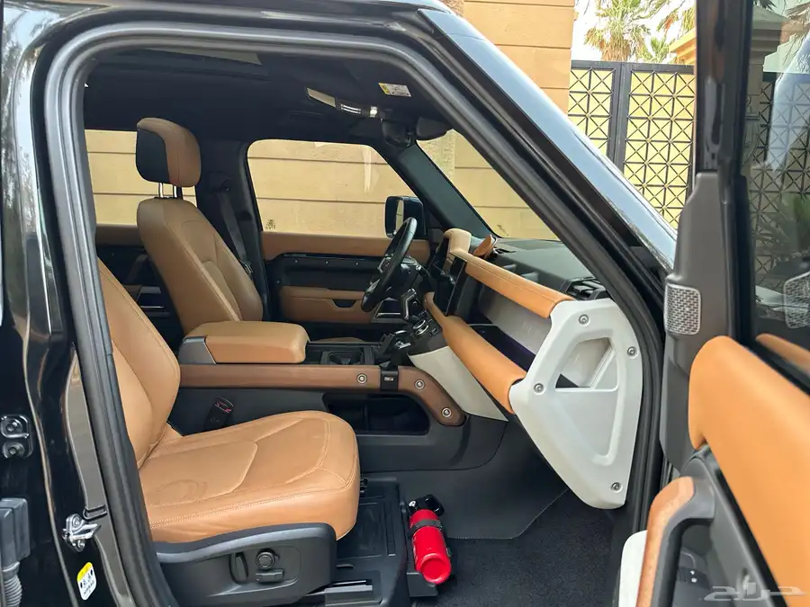 ديفندر 2023 HSE V6 33