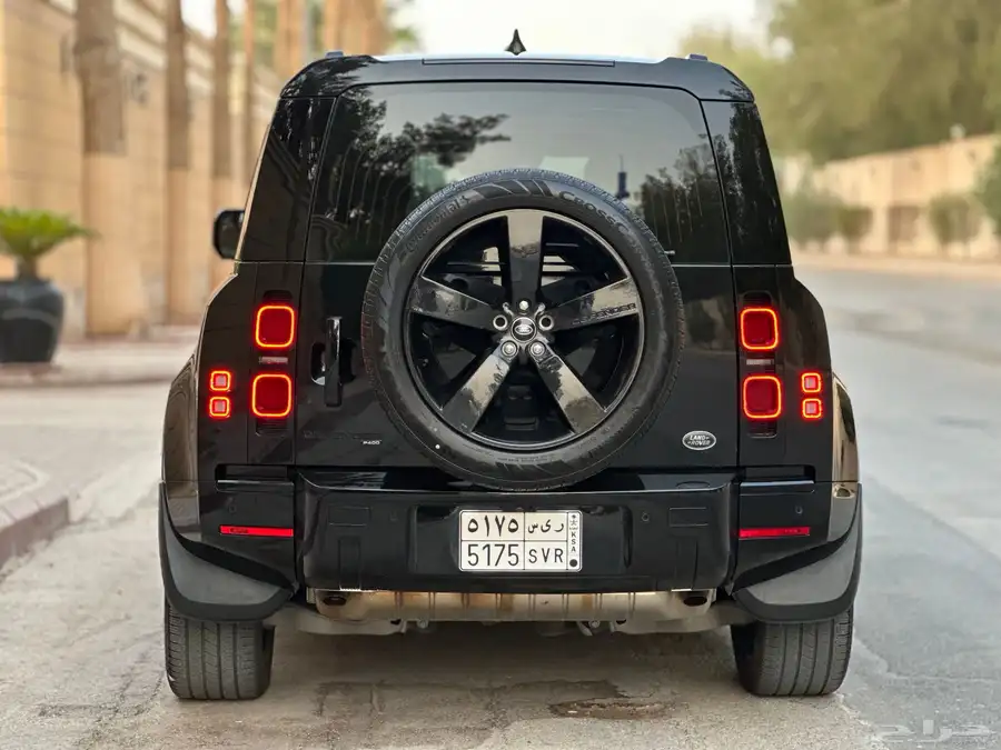 ديفندر 2023 HSE V6 7