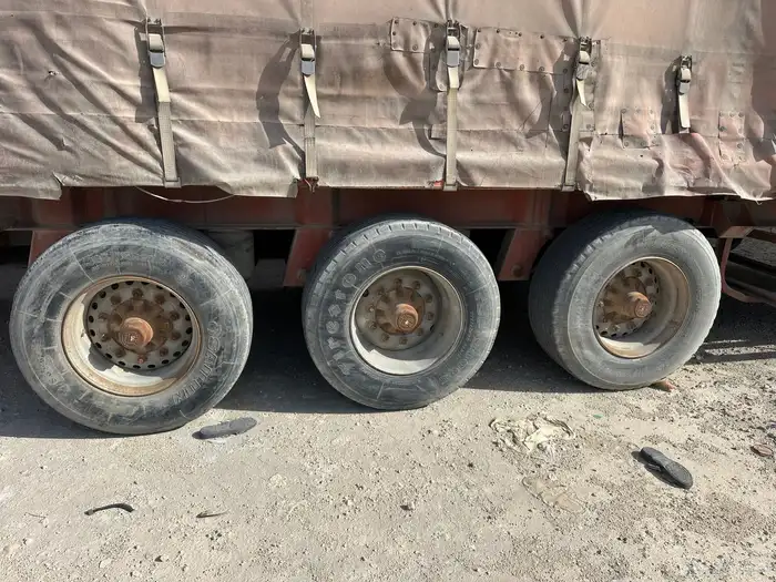 تريلات ستاير وبرادات 18