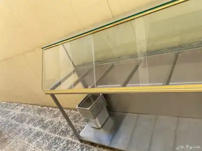 طاولة عرض 0