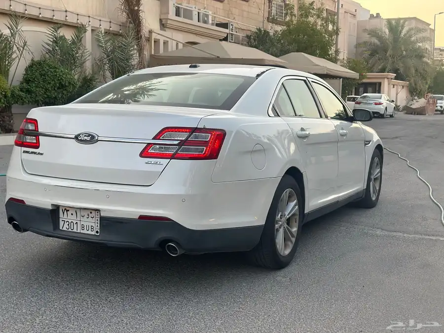 فورد تورس SEL الجزيرة 5