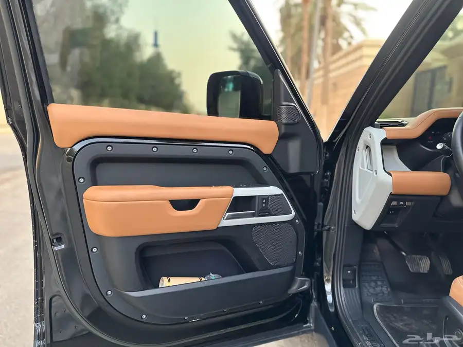ديفندر 2023 HSE V6 22