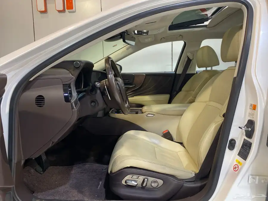 لكزس 2018 LS350 بحالة نظيفة جدا 22