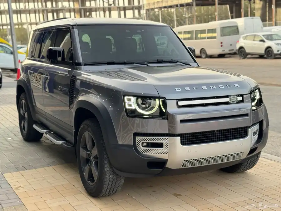 لاند روفر ديفندر 2023 P300 ناغي على الضمان 1