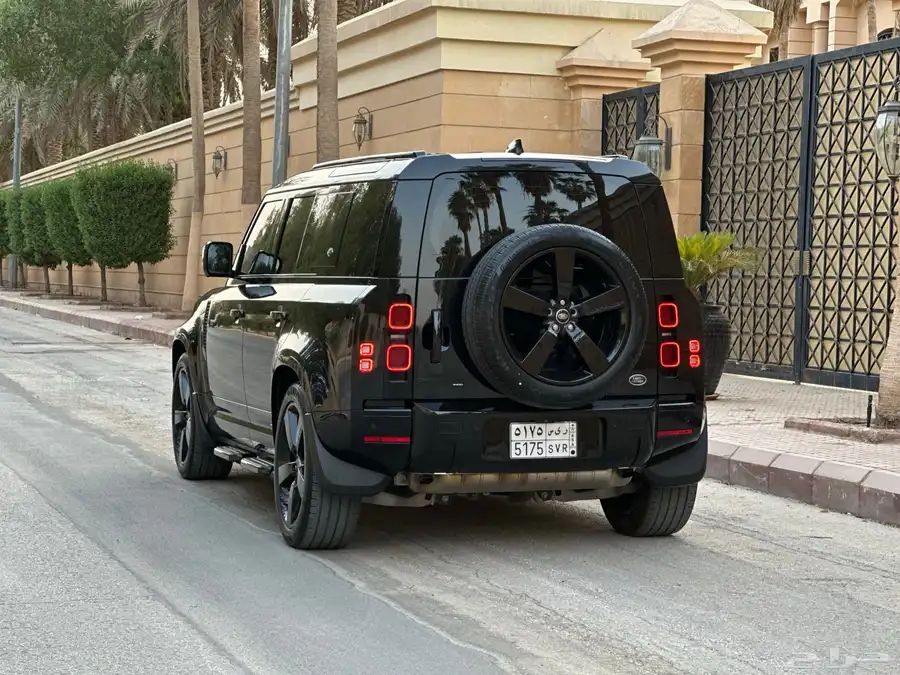 ديفندر 2023 HSE V6 9
