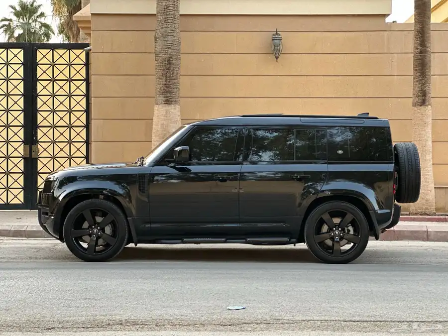 ديفندر 2023 HSE V6 12