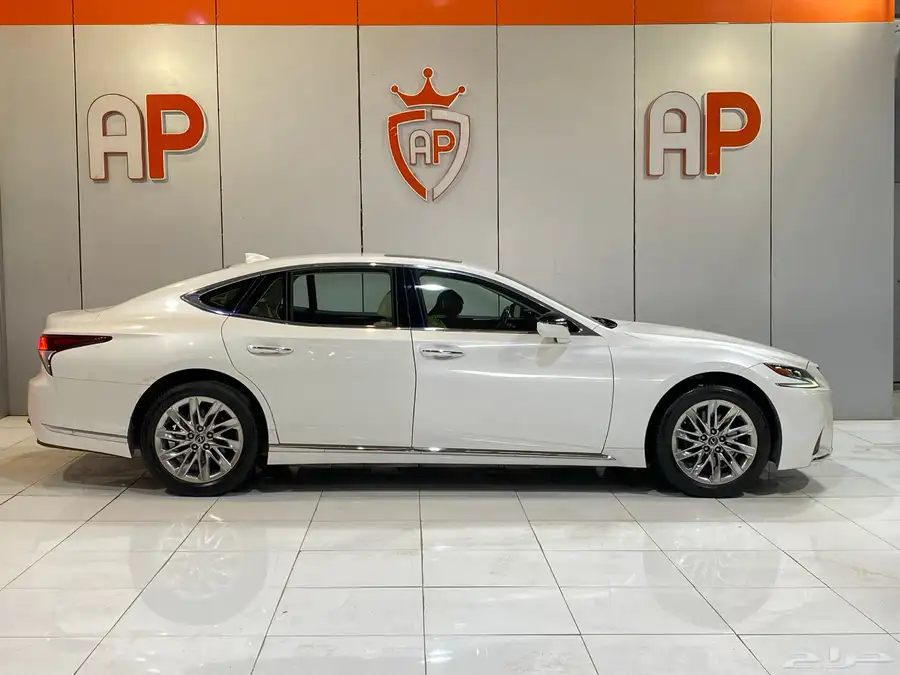 لكزس 2018 LS350 بحالة نظيفة جدا 3