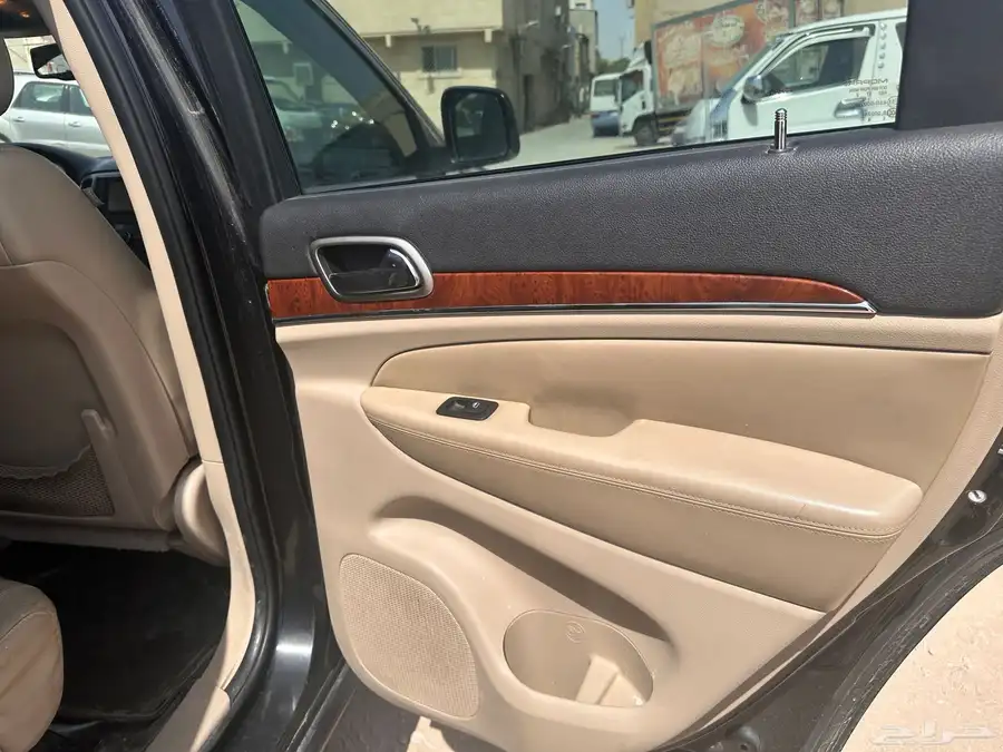 Jeep Grand Cherokee for sale in excellent condition 11