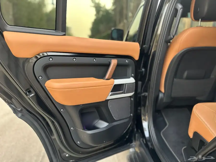 ديفندر 2023 HSE V6 20