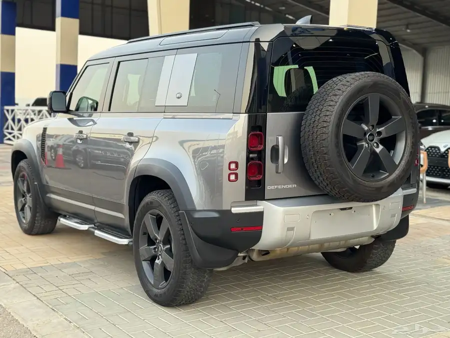 لاند روفر ديفندر 2023 P300 ناغي على الضمان 3