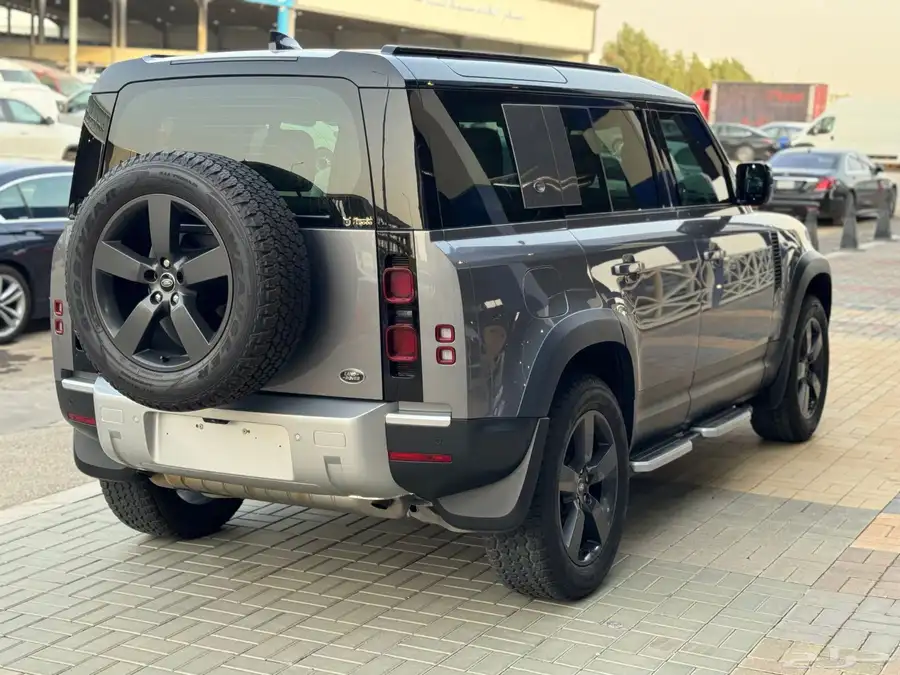 لاند روفر ديفندر 2023 P300 ناغي على الضمان 2