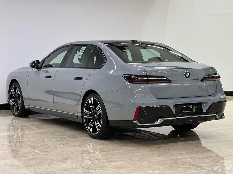 BMW 735i 2025 GCC 5