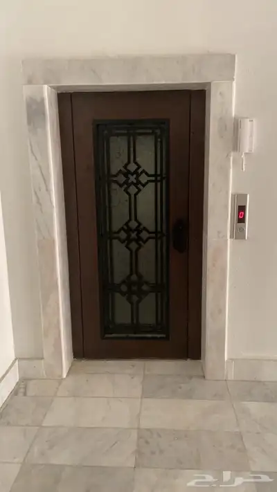 عماره تجاريه سكنيه على شارعين فيها 4 محلات في الطايف 1