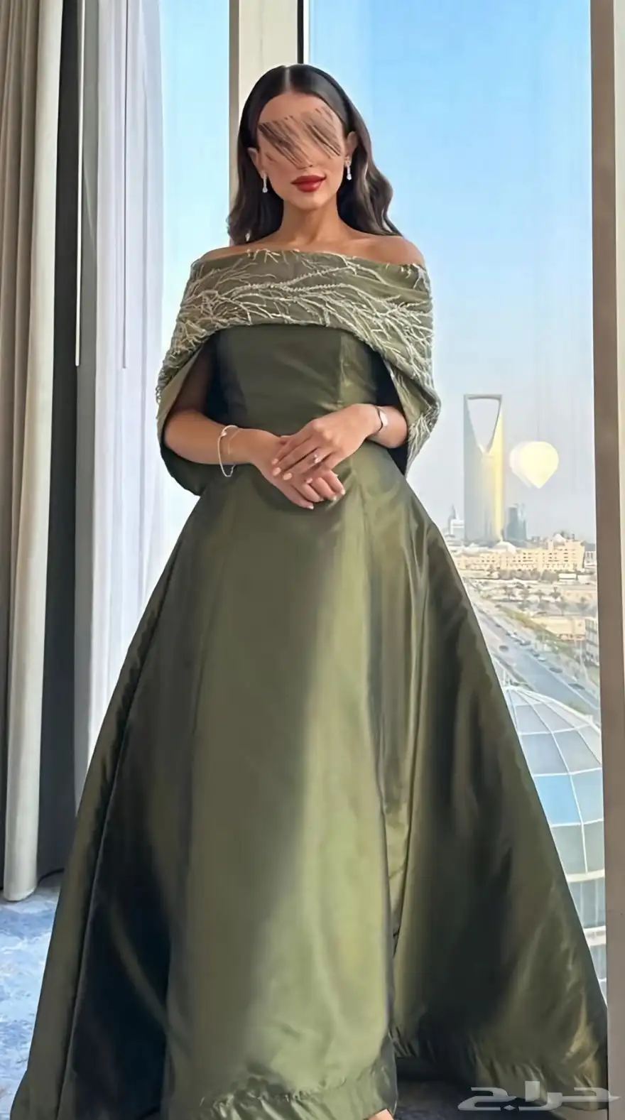 فستان فخم ويحلي الجسم 0