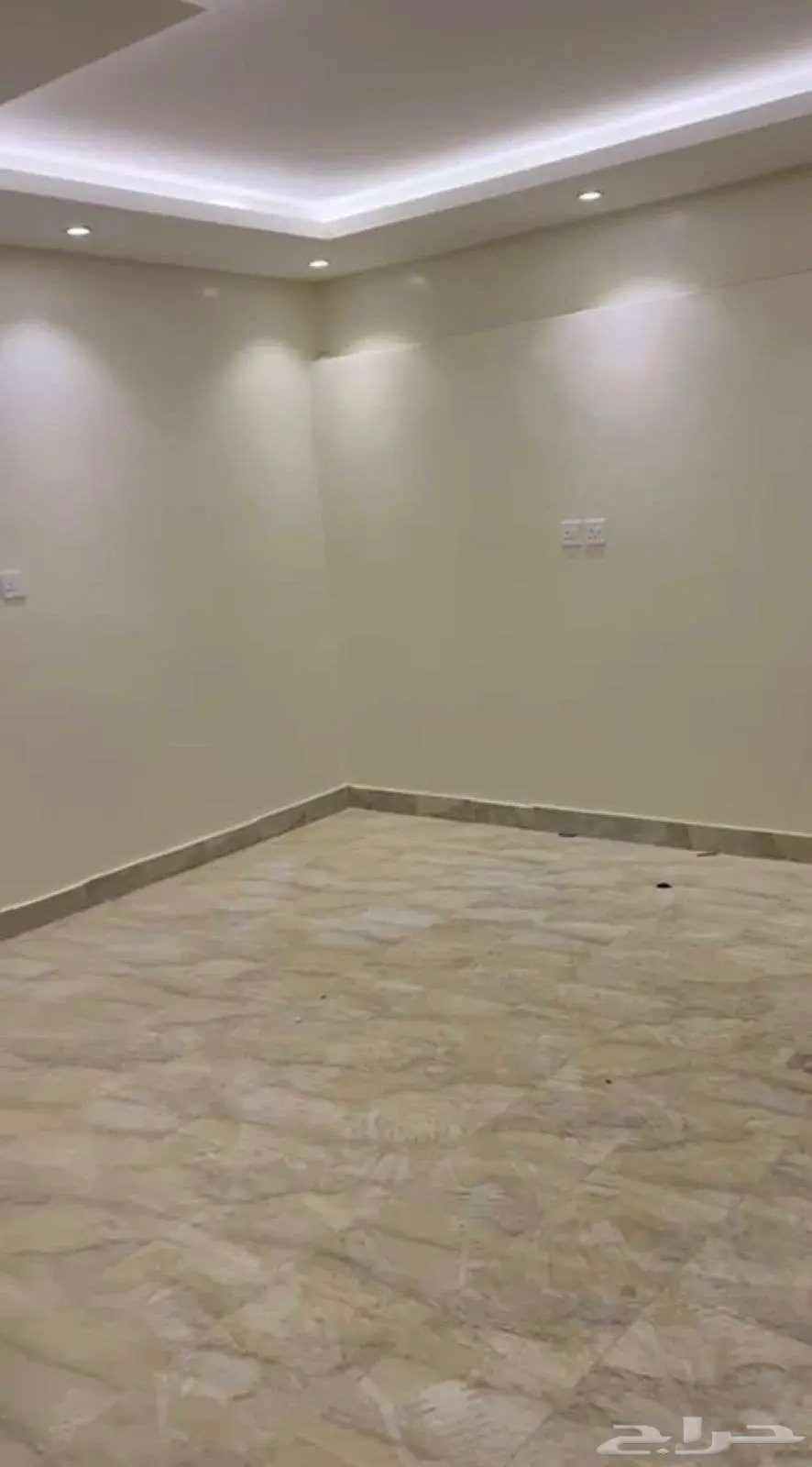 شقة علوية للإيجار و غرفة سائق في شارع المعارض الشفا الرياض 5