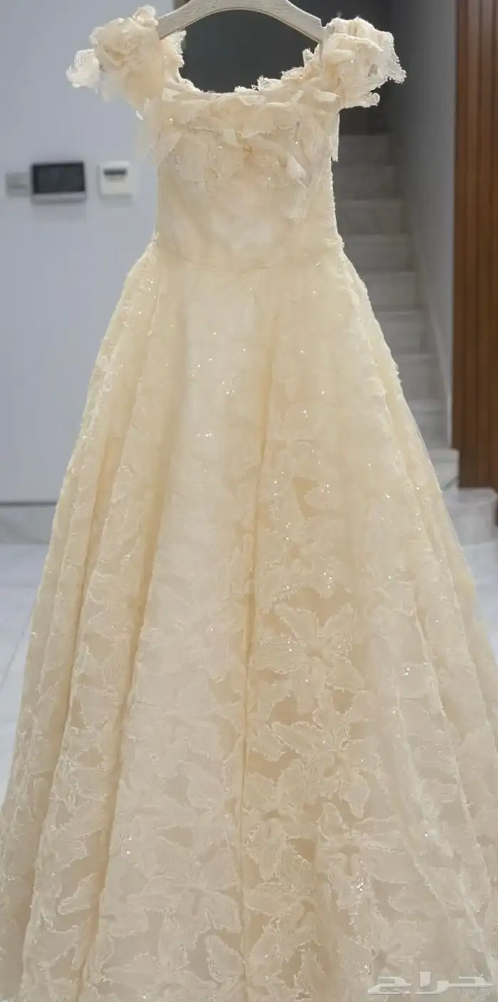 فستان من المصممة ايمان العجلان. 1