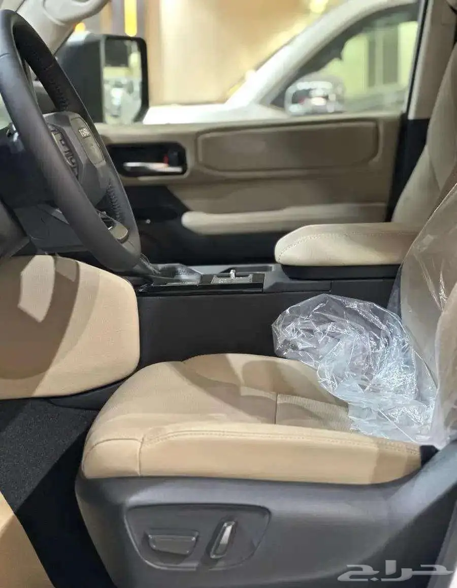 تتوفر فئات تويوتا برادو اصفار لمبيعات البنوك بأقل ربح 0.35 13
