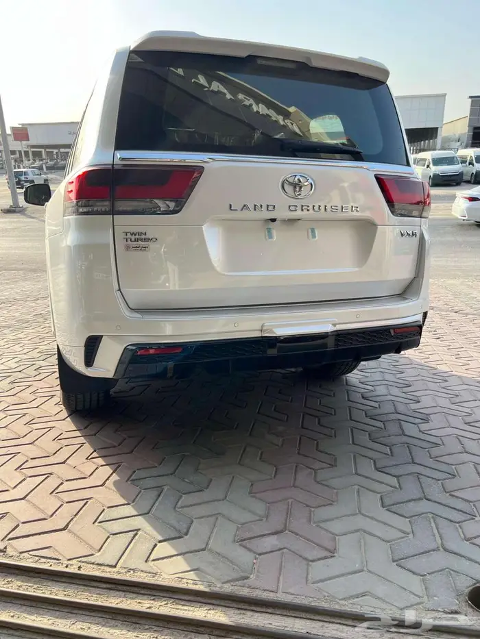 لاندكروزر VXR بحريني بنزين 2025 16