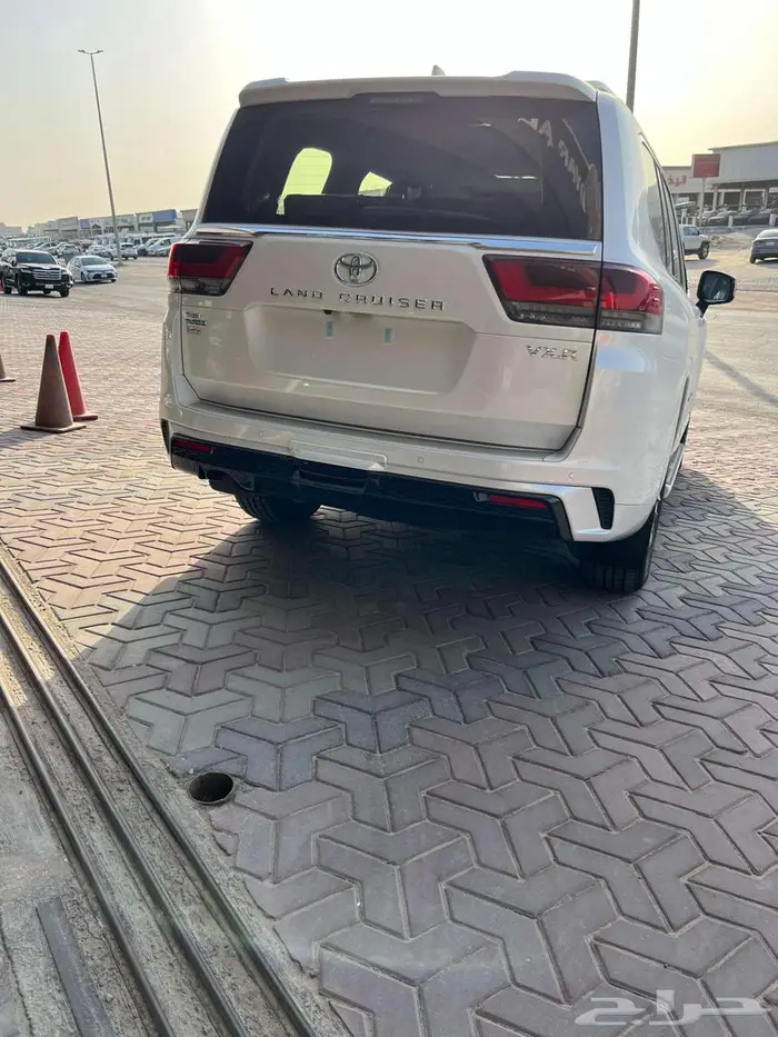 لاندكروزر VXR بحريني بنزين 2025 5