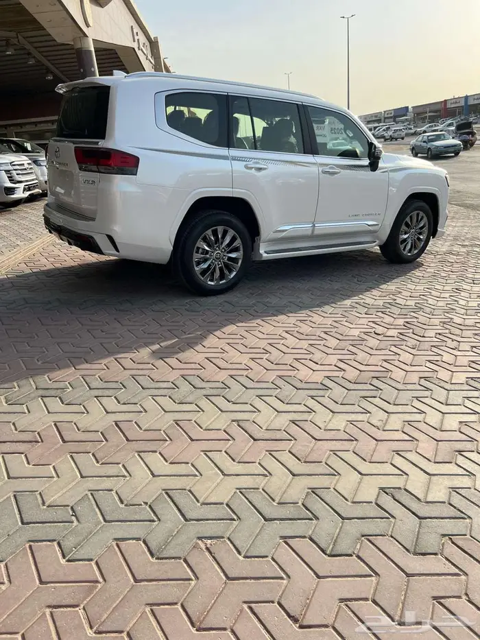 لاندكروزر VXR بحريني بنزين 2025 18