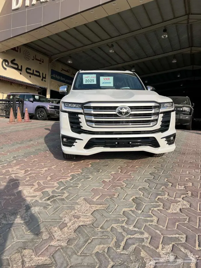لاندكروزر VXR بحريني بنزين 2025 20