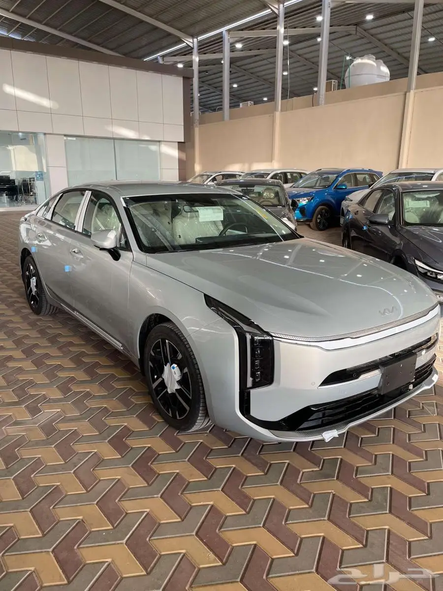 كيا k8 استاندر 2025 بسعر 147500 بالضريبه 12