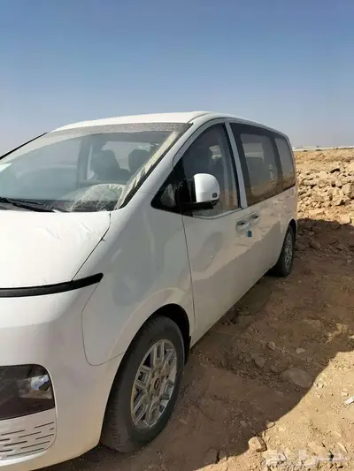 هيونداي ستاريا 2025 3
