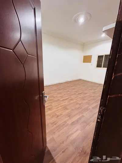 شقه ثلاث غرف بحي الريان عوائل شامل الماء والغاز 4