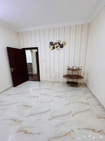 شقه ثلاث غرف بحي الريان عوائل شامل الماء والغاز 0