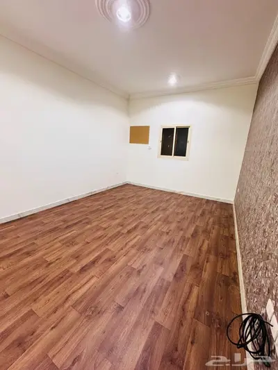شقه ثلاث غرف بحي الريان عوائل شامل الماء والغاز 6