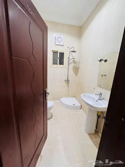شقه ثلاث غرف بحي الريان عوائل شامل الماء والغاز 12