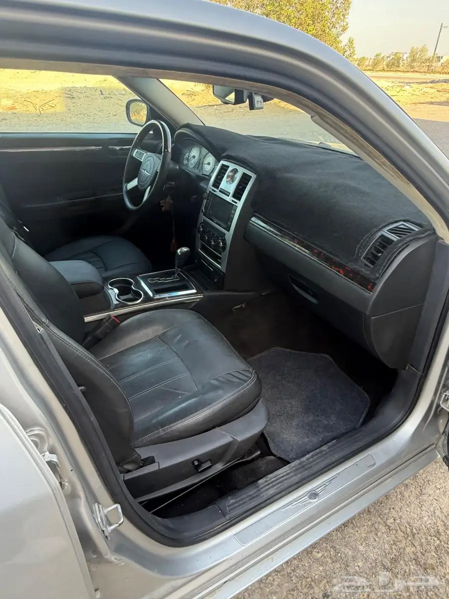 كرايسلر C300 موديل 2010 7