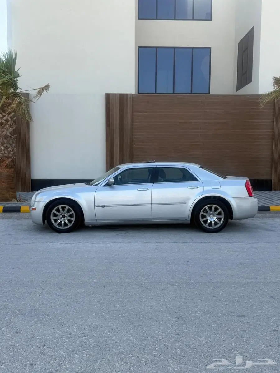 كرايسلر C300 موديل 2010 4
