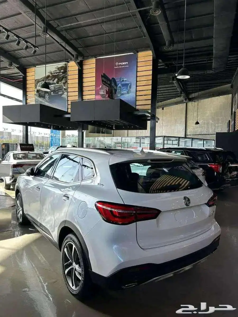 ام جي HS 2023 لاكجري 4