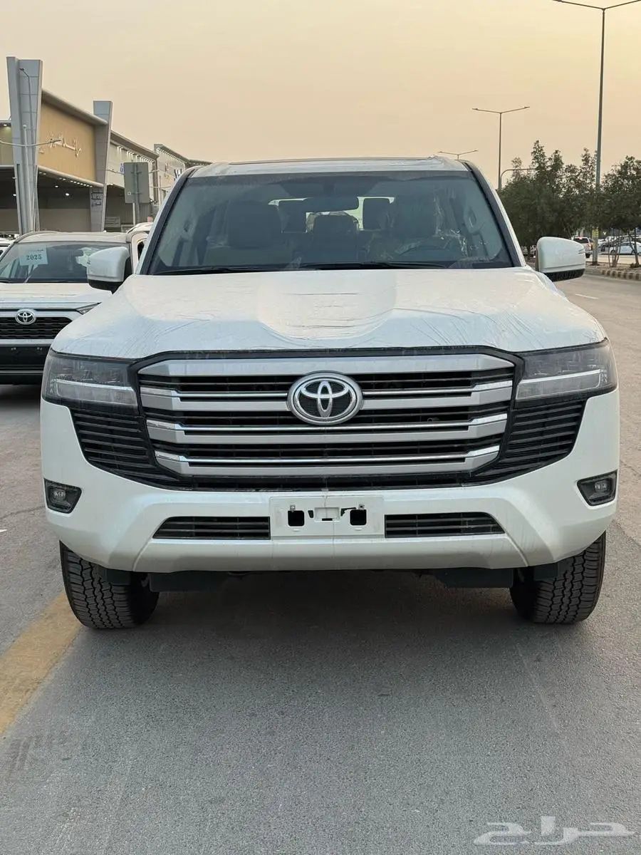 تويوتا لاندكروزر 2025 بريمي GXR L2 بنك أقساط ودفعتين 50 50 1