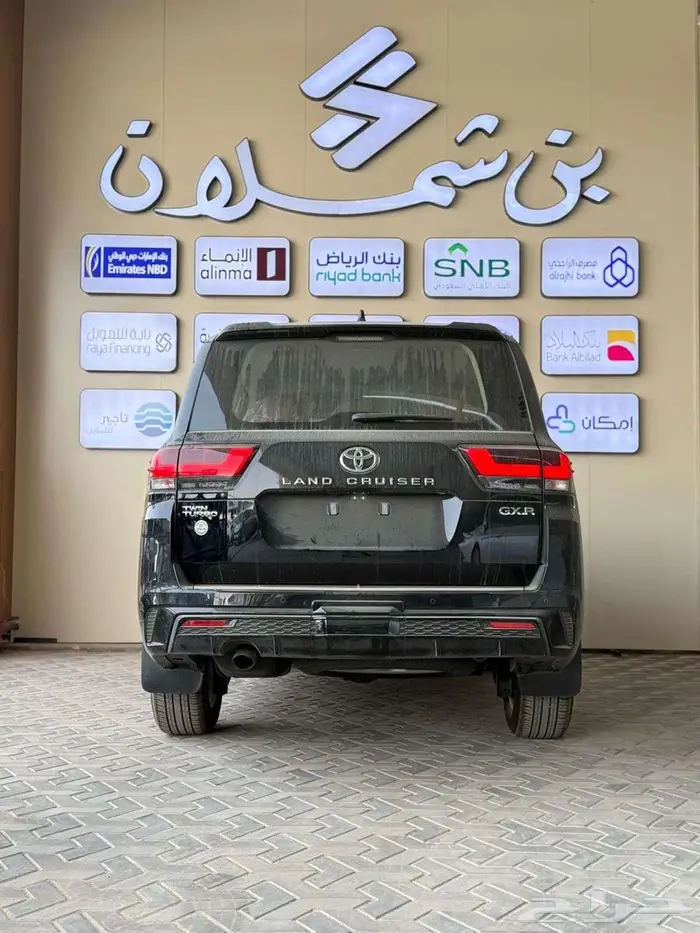 تويوتا لاندكروزر GXR L5 S الساير بنزين موديل 2025 10
