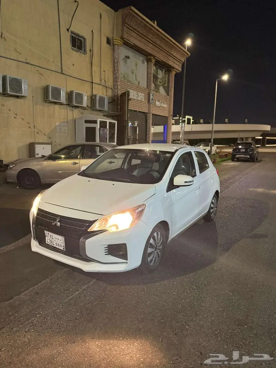 ميتسوبيشي أتراج هاتشباك 2022 0