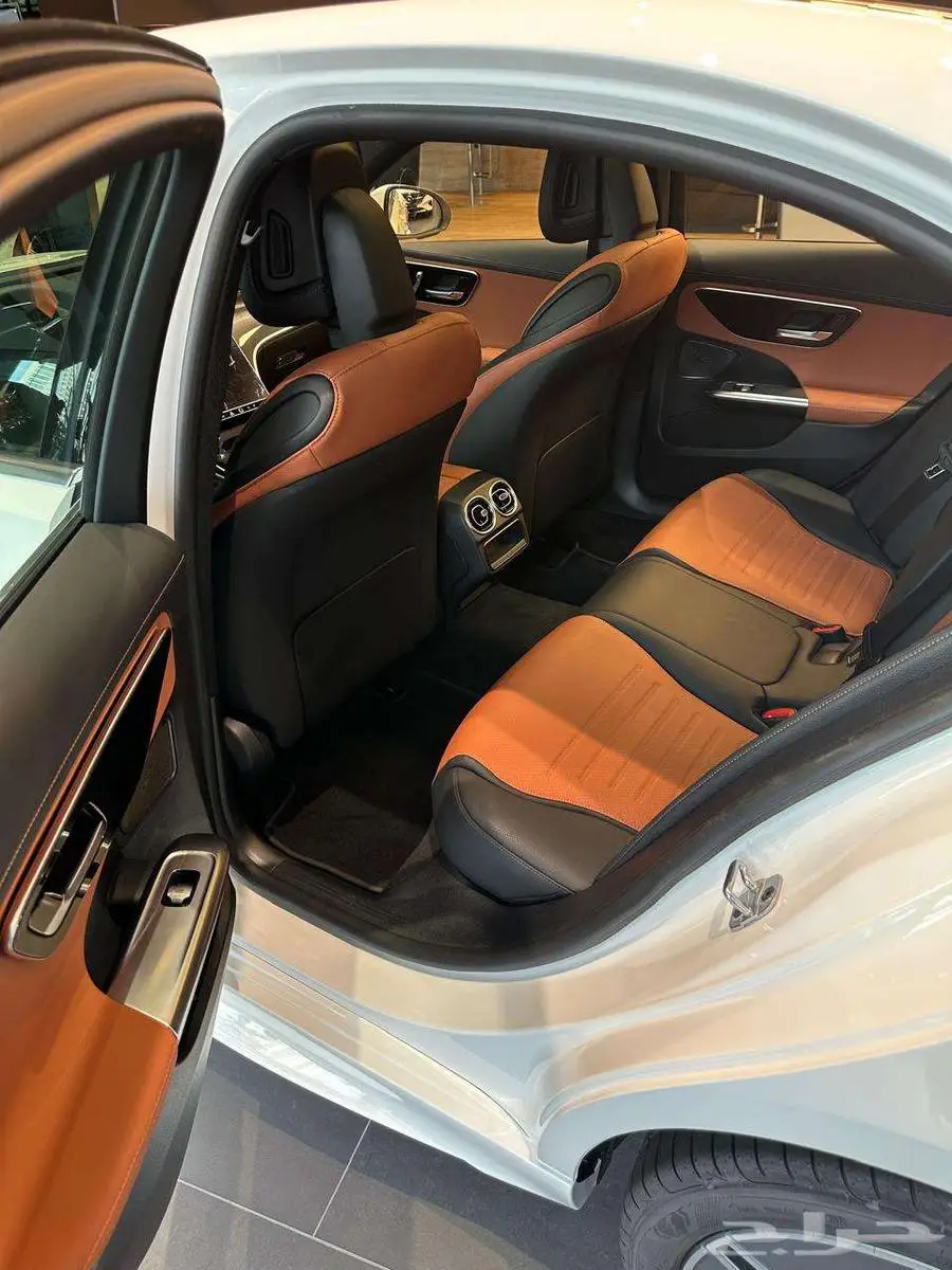 مرسيدس C200 اصفار 2025وارد كوريا 10