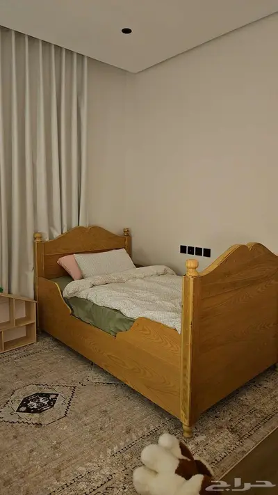 سرير خشب 1