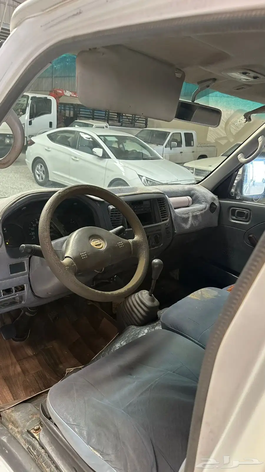 باص نيسان اورفان 0