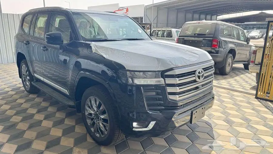لاند كروزر GXR-L3ديزل اسود 2024 2