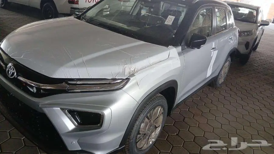 تويوتا اوربان كروزر GLX 2025 1
