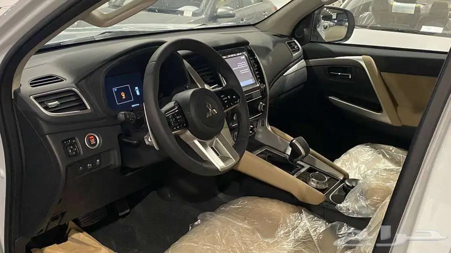 ميتسوبيشي مونتيرو نص فل موديل 2025 بنزين 4