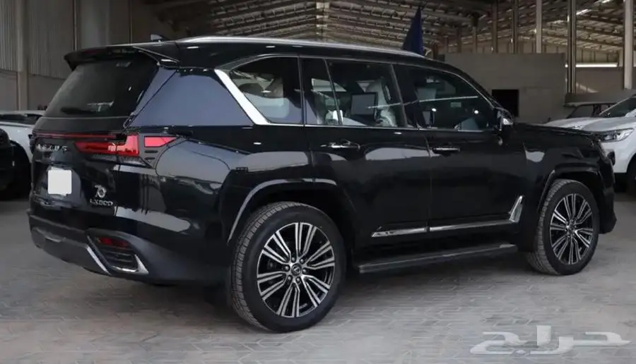 لكزس LX 600 اسود داخل اف وايت 0